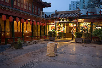 年轻夫妻把小孩哄睡后开监控：呵护隐私，安全共筑——智慧家庭监控守护之旅-3