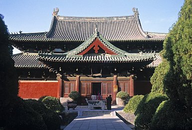 男女高清免费打扑克网站：“免费高清扑克游戏平台走红：网友热议娱乐新方式，关注潜在社会效应”-2