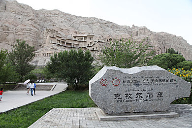 三上悠亚的三级片：三上悠亚引发公众对性产业的深度反思与讨论-2