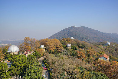 99骚热：夏季潮流“99骚热”：街头文化新现象引发热议-3